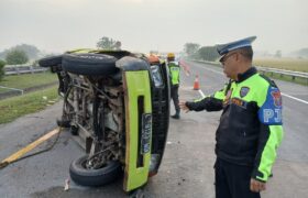Kecelakaan Maut di Tol Jombang, Penumpang Panther Tewas Tertabrak Saat Akan Selamatkan Diri BERITA WUKONG778 MUSIC