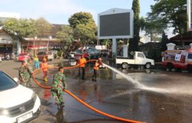 Gotong Royong Bersihkan Alun-Alun Pati, Pasca Aksi BERITA WUKONG778 MUSIC