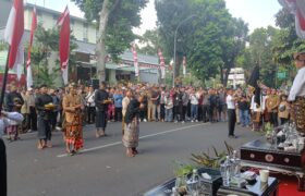 Ribuan Peserta Meriahkan Parade Budaya HUT RI ke-80 di NTB BERITA WUKONG778 MUSIC