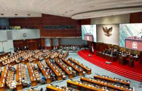 Bisakah Gerakan Rakyat Membubarkan DPR? Begini Penjelasan Pakar Hukum Tata Negara BERITA WUKONG778 MUSIC