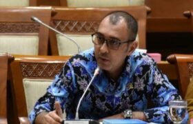 Tumpukan Gula di Gudang Membengkak, DPR Desak Pemerintah Sikat Mafia Gula Rafinasi BERITA WUKONG778 MUSIC