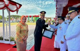 Bupati Lombok Utara Anugerahkan Penghargaan kepada Kapolres dan Ketua Bhayangkari pada HUT RI ke-80 BERITA WUKONG778 MUSIC