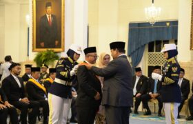 Prabowo Presiden Anugerahi Bintang Mahaputera Utama ke Abdul Mu’ti Mendikdasmen BERITA WUKONG778 MUSIC