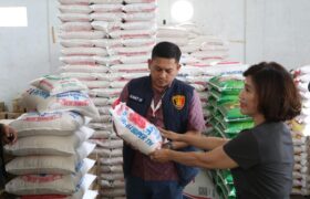SATGAS PANGAN POLDA SUMUT CEK HARGA BERAS DI MEDAN, TEMUKAN PENJUALAN DI ATAS HET – Website Resmi Tribratanews Polda Sumut BERITA WUKONG778 MUSIC