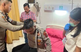 UNJUK RASA DI DPRD SUMUT, SEJUMLAH PERSONEL POLISI ALAMI LUKA SAAT PENGAMANAN – Website Resmi Tribratanews Polda Sumut BERITA WUKONG778 MUSIC