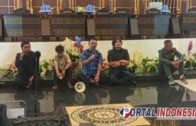 Mahasiswa Duduki Ruang Paripurna DPRD Mamuju, Desak Sikap Atas Tragedi Aksi Jakarta BERITA WUKONG778 MUSIC
