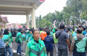 Kisruh Pengibaran Bendera One Piece di Polda NTB Diklaim Bukan Bagian dari Aksi Solidaritas Ojol BERITA WUKONG778 MUSIC
