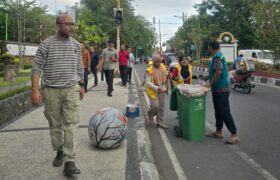 Sampah 2 Ton Usai Demo, DLH Mataram Gerak Cepat Pulihkan Jalan Udayana BERITA WUKONG778 MUSIC
