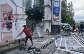 Puing Gedung DPRD NTB Jadi Ladang Rezeki Pemulung, Ini Kondisi Terkini BERITA WUKONG778 MUSIC