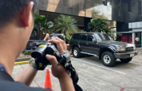 KPK Sita Mobil Land Cruiser Sesditjen Binwasnaker dan K3 Kemenaker BERITA WUKONG778 MUSIC