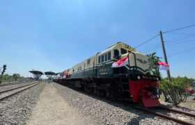 KA Sembrani Tertemper Motor di Surabaya, Perjalanan Sempat Tertunda 105 Menit BERITA WUKONG778 MUSIC