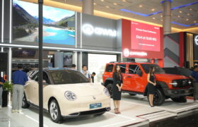 GWM Indonesia Perkenalkan Mobil Listrik ORA 03 dan SUV Tank 300 Diesel Turbo ke Masyarakat Surabaya BERITA WUKONG778 MUSIC