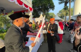Jelang Upacara HUT RI, Ribuan Orang Mulai Memadati Istana Merdeka BERITA WUKONG778 MUSIC