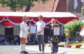 Jatim Terima Dua Rekor MURI dalam HUT ke-80 RI, Penjahitan dan Pembentangan Bendera Terpanjang BERITA WUKONG778 MUSIC