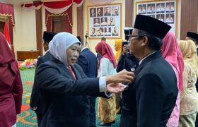 Prabowo Total Serahkan Satyalencana Karya Satya kepada 1.155 ASN Jawa Timur BERITA WUKONG778 MUSIC