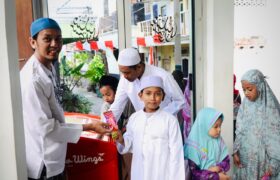 Masjid Peneleh Surabaya Ajak Anak-anak Sholat Subuh Berhadiah Es Krim BERITA WUKONG778 MUSIC