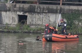 Pengamen Tenggelam di Kali Jagir Surabaya Diduga karena Panik Lihat Patroli Satpol PP BERITA WUKONG778 MUSIC