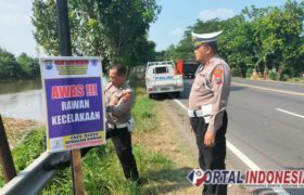 Polsek Balongbendo Gencarkan Edukasi, Spanduk Keselamatan Hiasi Titik Rawan Kecelakaan BERITA WUKONG778 MUSIC
