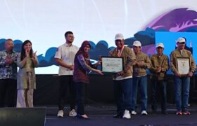Pasar Modal Beri Penghargaan Unesa sebagai Kampus Penggerak Literasi BERITA WUKONG778 MUSIC
