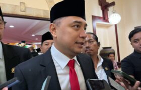 Ucapkan Duka Ojol Dilindas Rantis, Wali Kota Surabaya Minta Aparat Mengayomi Saat Pengamanan Hari Ini BERITA WUKONG778 MUSIC