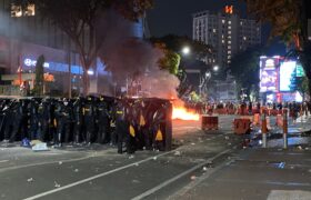 Barier di Jalan Basuki Rahmat Dibakar BERITA WUKONG778 MUSIC