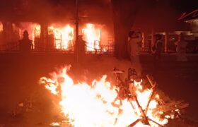 Gedung Negara Grahadi Surabaya Dibakar Massa BERITA WUKONG778 MUSIC