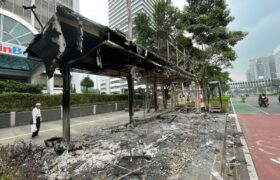 Kerugian Halte Bus TransJakarta di Jalan Sudirman yang Dibakar Massa Diperkirakan Miliaran Rupiah BERITA WUKONG778 MUSIC