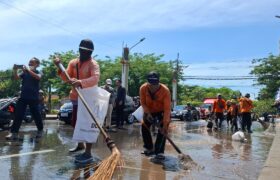 Pemkot Surabaya Yakinkan Roda Perekonomian Tak Macet Pasca-demo, Seluruh Titik Jalan Dibersihkan BERITA WUKONG778 MUSIC