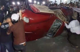 Dua Unit Mobil Sahroni Dirusak Massa, Pakaian hingga Barang Elektronik Dibawa Kabur BERITA WUKONG778 MUSIC