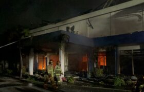 Demo di Kediri, Massa Bakar Kantor DPRD dan Satlantas BERITA WUKONG778 MUSIC
