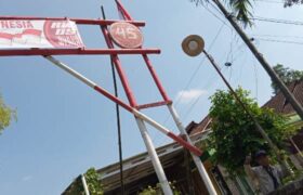 Sambut HUT RI Ke 80, Komunitas Weron People Pasang Lampu Penerangan Di Perbatasan Dukuh Weron Tegalharjo BERITA WUKONG778 MUSIC