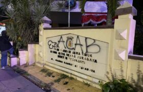 Massa Aksi Sasar Kantor Polsek Tegalsari, Sejumlah Fasilitas Rusak BERITA WUKONG778 MUSIC