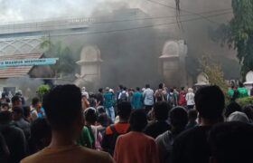 Gedung DPRD NTB Dibakar dan Dijarah Massa BERITA WUKONG778 MUSIC
