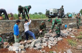Karya Bakti Teritorial Prima, Kodim 0718/Pati Perbaiki Saluran Irigasi di Desa Ketanen BERITA WUKONG778 MUSIC