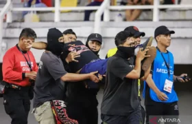 Suporter Ultras Garuda Meninggal di Stadion GBT Surabaya, Ketum PSSI Sampaikan Belasungkawa BERITA WUKONG778 MUSIC