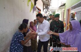 Bupati Subandi Serahkan Kunci Dua Rumah Hasil Rehab RTLH BERITA WUKONG778 MUSIC