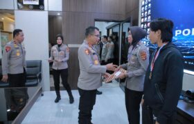 Kapolda NTB Apresiasi Anggota Berprestasi dan Korban Pengamanan Unjuk Rasa BERITA WUKONG778 MUSIC