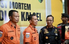 Basarnas Temukan Kotak Hitam Helikopter yang Jatuh di Hutan Kalsel BERITA WUKONG778 MUSIC
