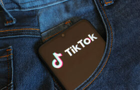 Wamenkomdigi Sebut Penangguhan Fitur TikTok LIVE Bukan Instruksi Pemerintah BERITA WUKONG778 MUSIC