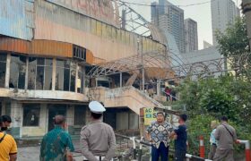 Damkar Surabaya Kerahkan 16 Mobil Padamkan Api di Bekas Bioskop Oscar BERITA WUKONG778 MUSIC