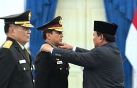 Prabowo Anugerahkan Pangkat Istimewa kepada Djamari Chaniago dan Ahmad Dofiri BERITA WUKONG778 MUSIC