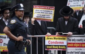 Ratusan Yahudi Ortodoks Gelar Aksi Protes Tolak Kedatangan Netanyahu di New York BERITA WUKONG778 MUSIC