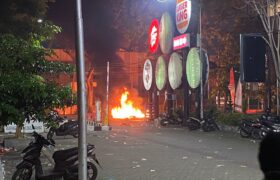 Terduga Pelaku Pembakar Fasum di Surabaya Diamankan, Polisi Masih Lakukan Penyidikan BERITA WUKONG778 MUSIC