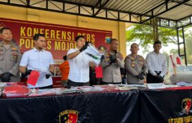 Polisi Amankan Barang Bukti Pisau hingga Gunting Baja yang Digunakan Pelaku Mutilasi Korban BERITA WUKONG778 MUSIC
